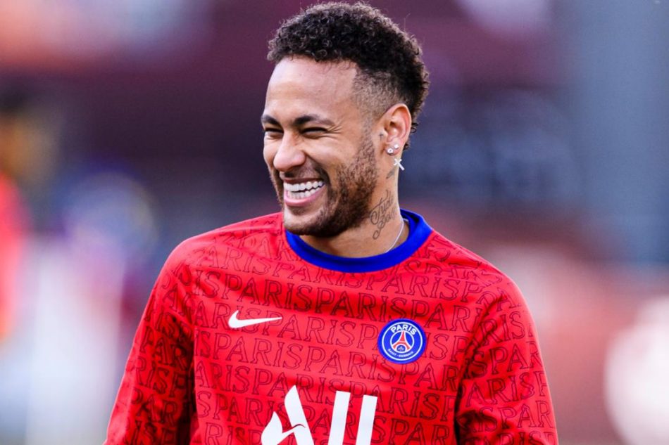 Casi Muestra El Paquete Neymar Comparti En Redes Una Foto Sin Ropa