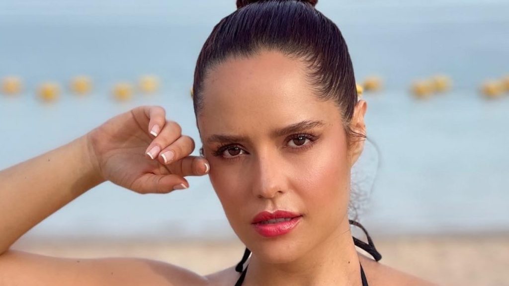 Ana Lucía Domínguez se midió a hacer famoso reto en bikini desde las