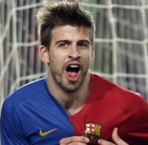 Gerard Piqué: 21 años y 1.91 metros de estatura.