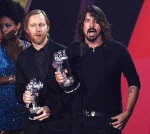 Los @foofighters recibiendo su premio a Mejor Video Rock.