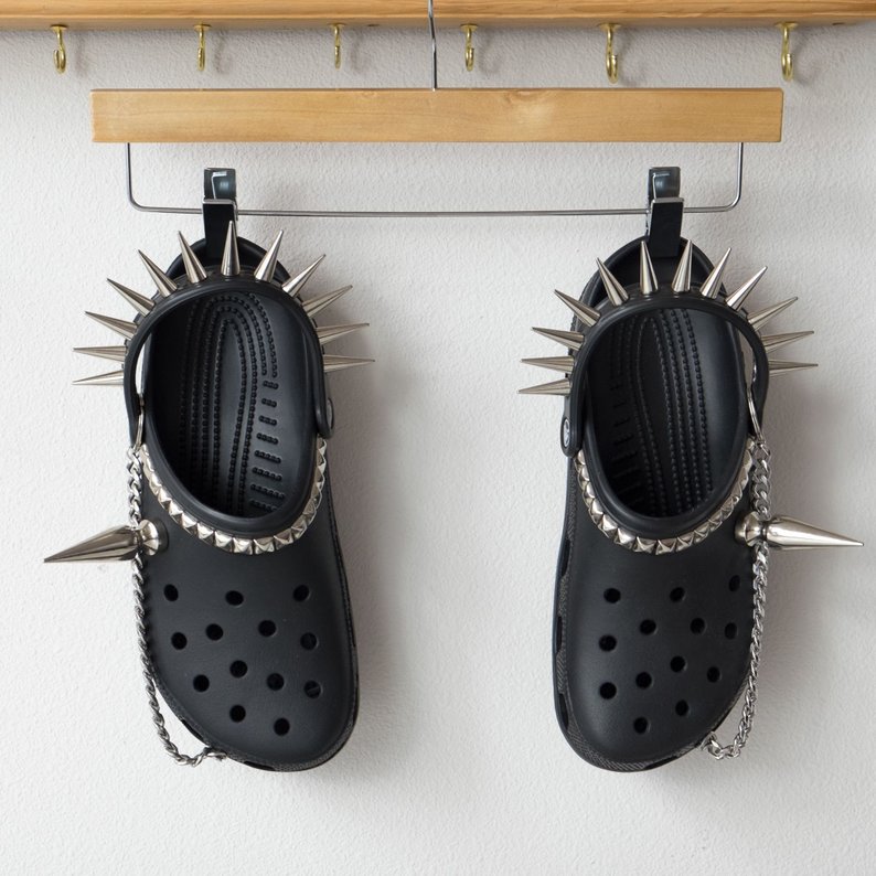 Nuevas Crocs para metaleros! 