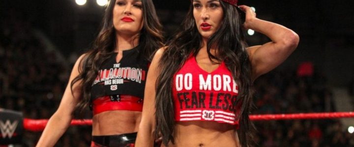 Nikki Y Brie Bella De WWE Retan La Censura En Redes Publicando Foto Desnudas