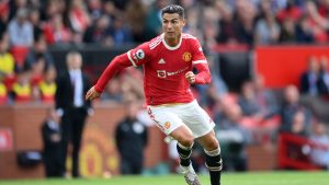 Madre de Cristiano Ronaldo lloró al ver a su hijo anotar en el Old Trafford