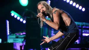 Primer trabajo póstumo de Taylor Hawkins es un homenaje a Johnny Winter