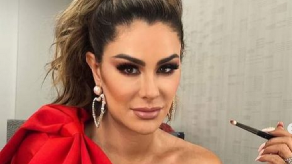 Ninel Conde ‘calienta’ las redes con profundo escote