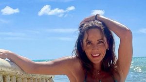 Carmen Villalobos subió la temperatura en redes con provocativas fotos desde la playa