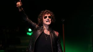 Inteligencia artificial responde cuáles son las mejores canciones de Enrique Bunbury