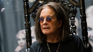 Ozzy Osbourne pospone su regreso a escenarios por sus problemas de salud