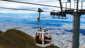 Indignación por video de pareja que tuvo relaciones por todo lo alto en teleférico