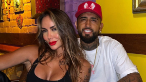 120923 - Arturo Vidal y novia - redes