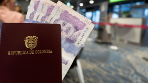 280424 - Pasaporte colombiano precios - getty