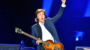 100624 - Paul McCartney gira - getty