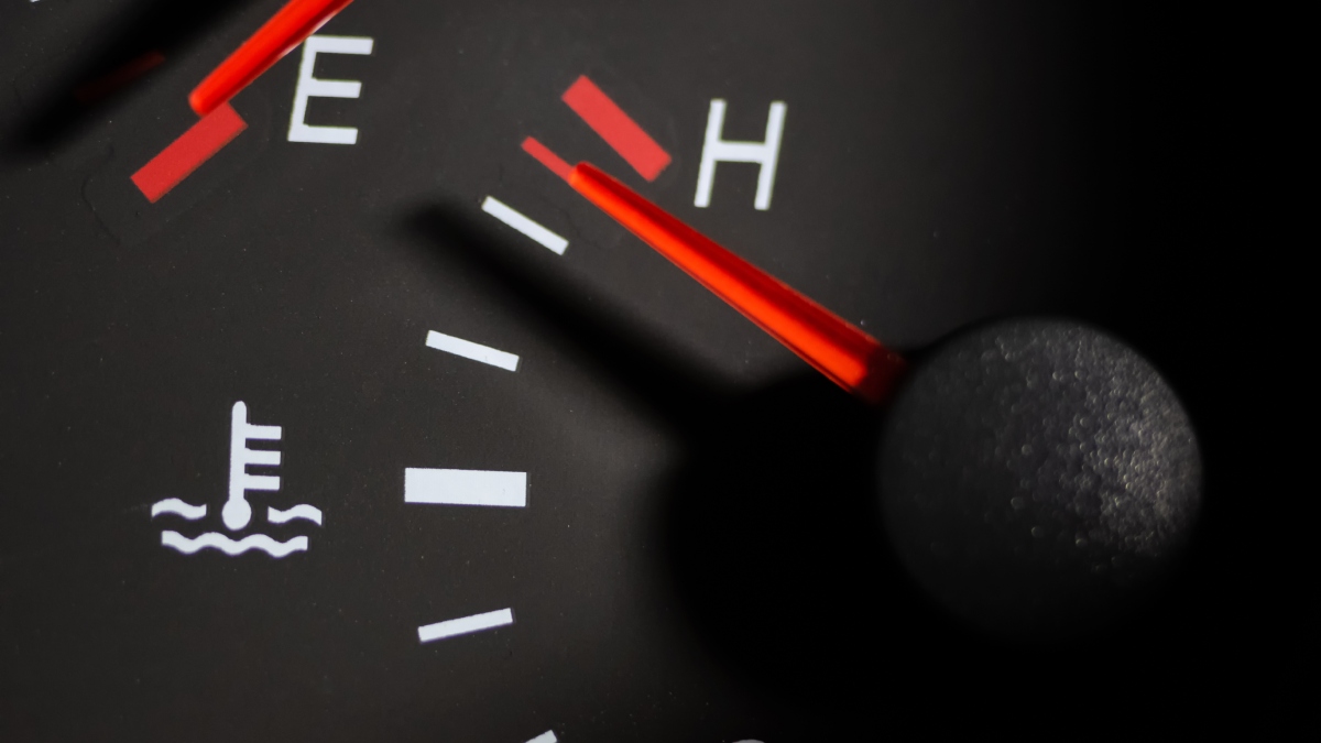 ¿Qué significa el termómetro del tablero de los carros? Le contamos qué hacer