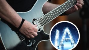 Persona tocando guitarra junto a imagen referencia de inteligencia artificial (GettyImages)