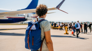 hombre viajando_ gettyimages