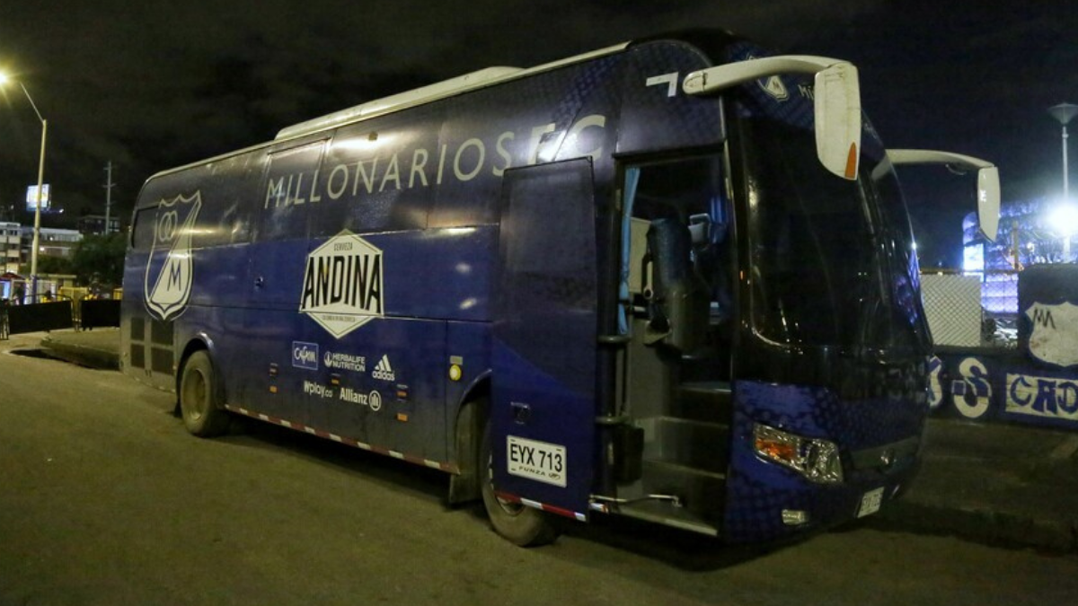 Así quedó el bus de Millonarios luego del ataque sufrido en Barranquilla tras empate ante Junior