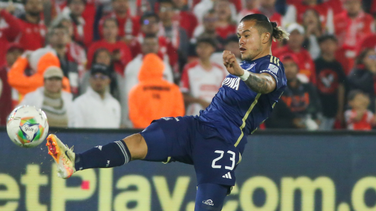 Presidente de Santa Fe salió en defensa de tribuna que celebró gol de Millonarios: “estoy extrañado”