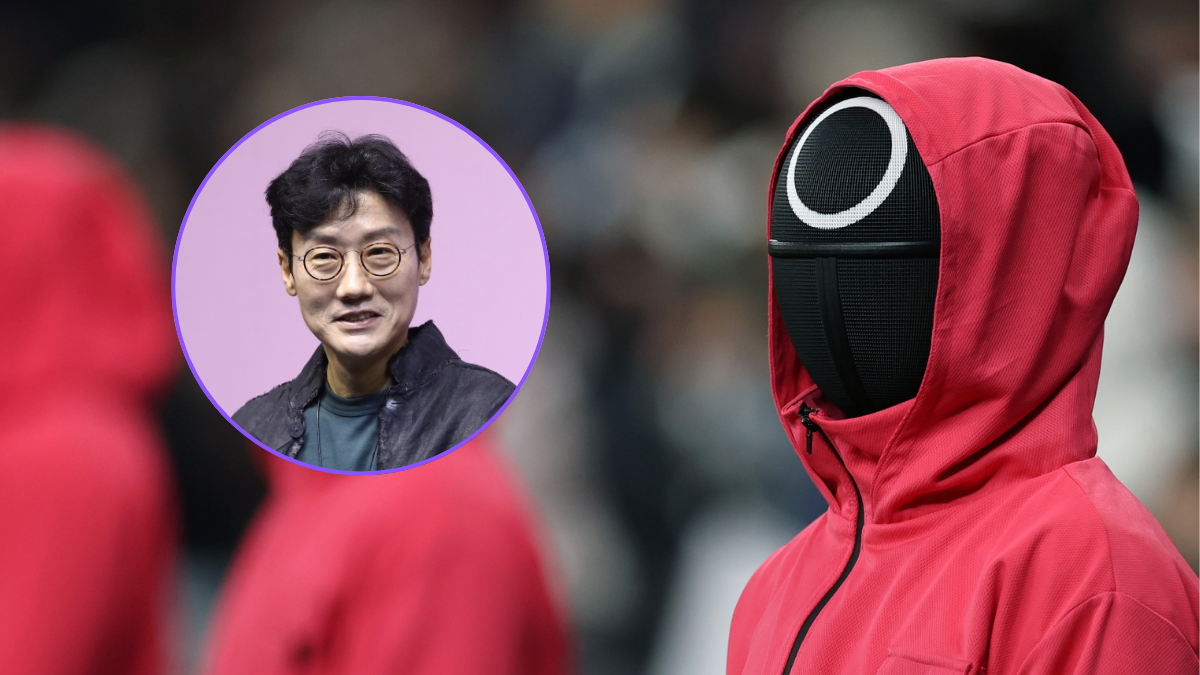 Trajes alusivos a la serie del 'Juego del Calamar' y al lado su director, Hwang Dong-hyuk, (Fotos vía Getty Images)