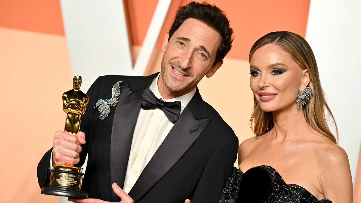 Adrien Brody se hace viral por lanzar un chicle a su esposa en plena ceremonia de los Oscar